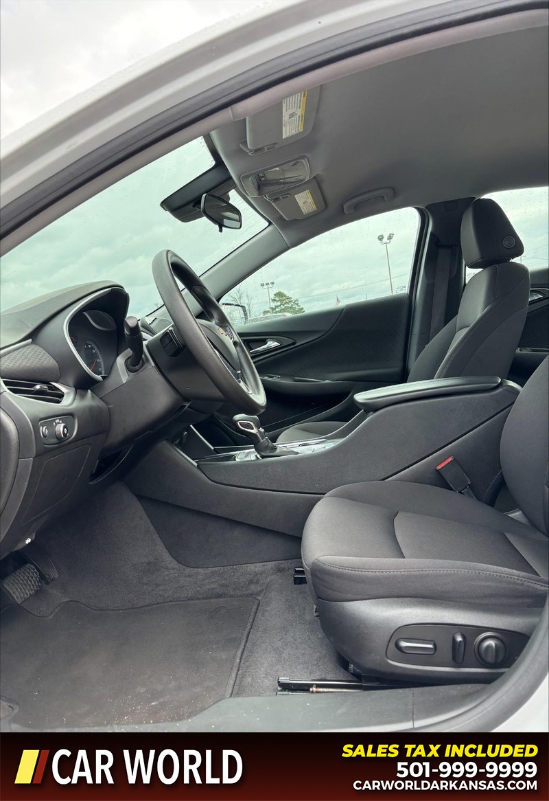 Chevrolet Malibu Vehicle Full-screen Gallery Image 13