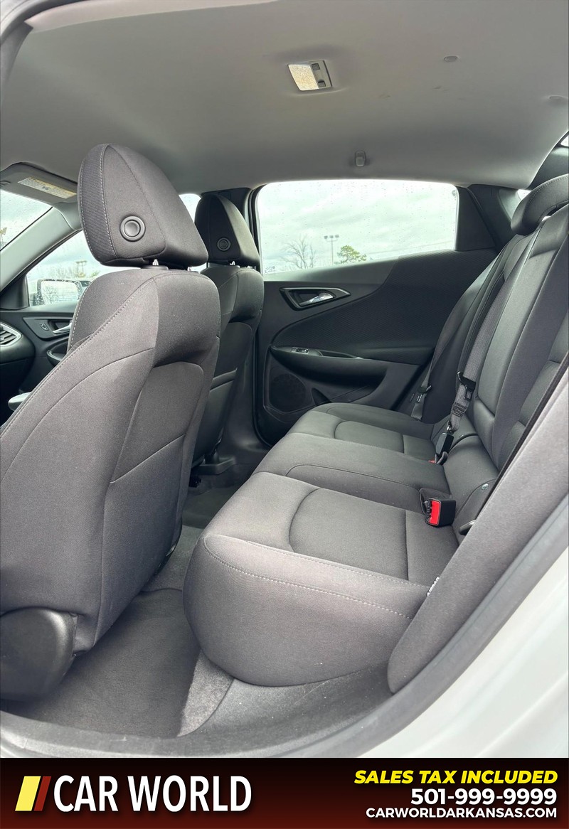 Chevrolet Malibu Vehicle Full-screen Gallery Image 15