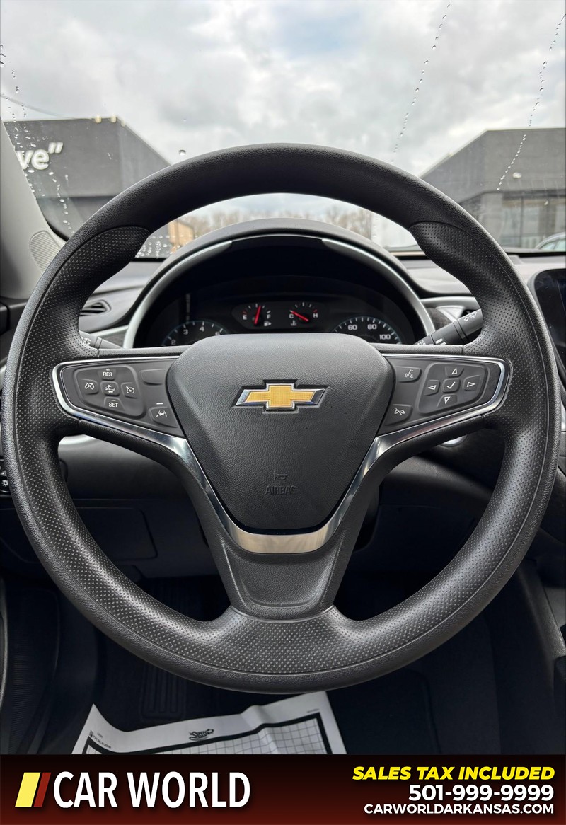 Chevrolet Malibu Vehicle Full-screen Gallery Image 19