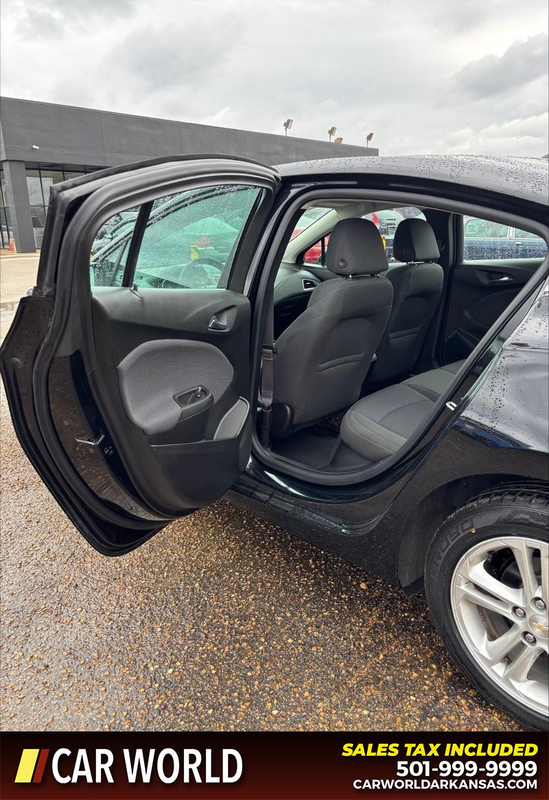 Chevrolet Cruze Vehicle Full-screen Gallery Image 14