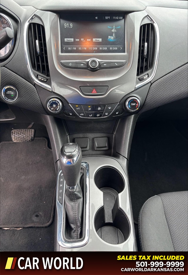 Chevrolet Cruze Vehicle Full-screen Gallery Image 17