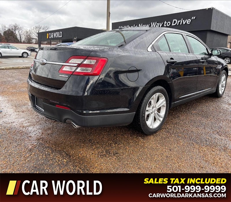 Ford Taurus Vehicle Full-screen Gallery Image 3