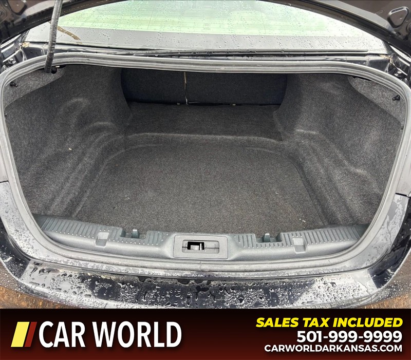 Ford Taurus Vehicle Full-screen Gallery Image 6