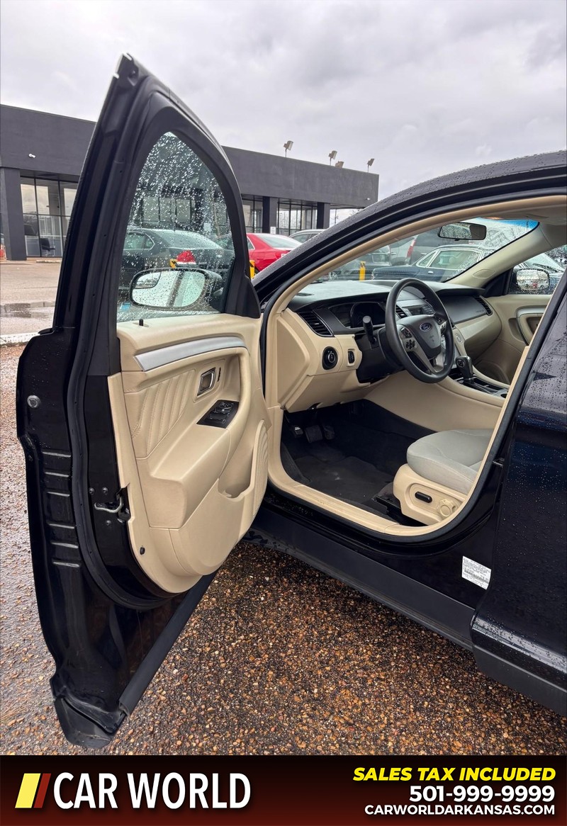 Ford Taurus Vehicle Full-screen Gallery Image 12