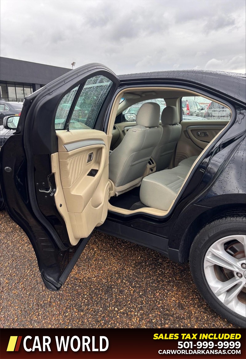 Ford Taurus Vehicle Full-screen Gallery Image 14