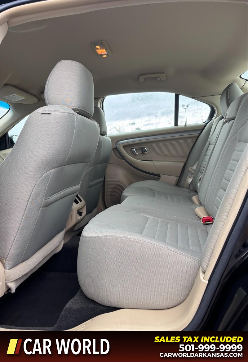 Ford Taurus Vehicle Full-screen Gallery Image 15