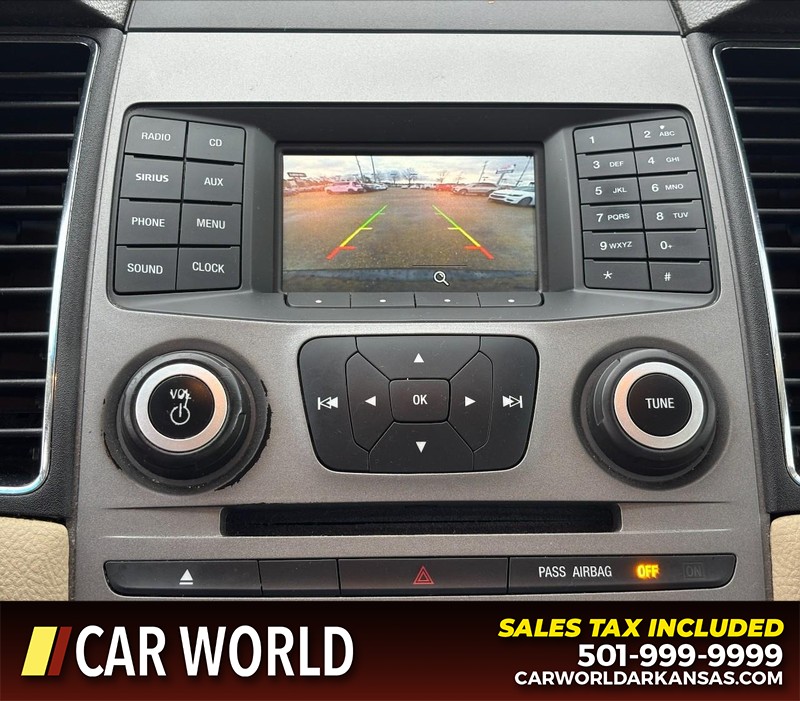 Ford Taurus Vehicle Full-screen Gallery Image 18