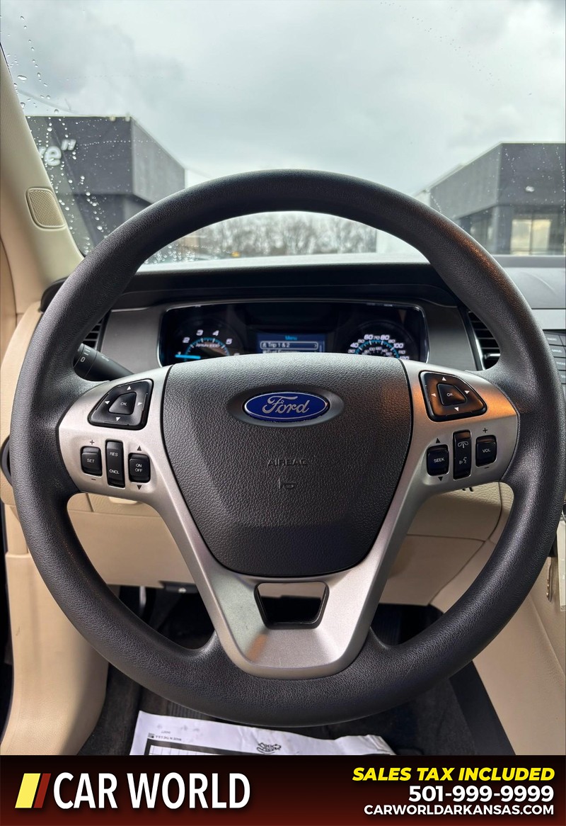 Ford Taurus Vehicle Full-screen Gallery Image 19