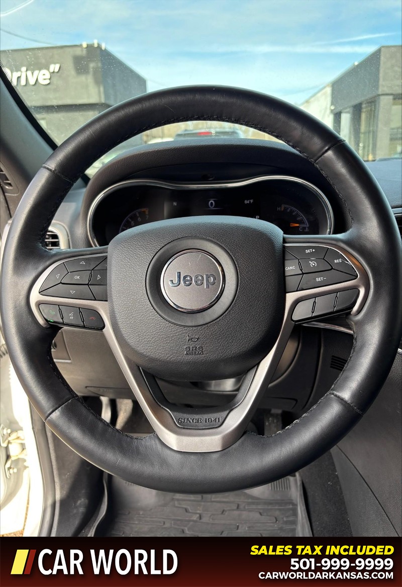 Jeep Grand Cherokee Vehicle Full-screen Gallery Image 21