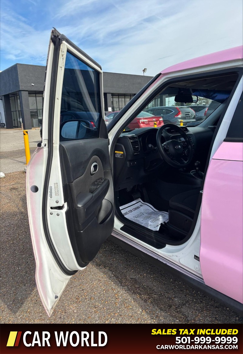 Kia Soul Vehicle Full-screen Gallery Image 12