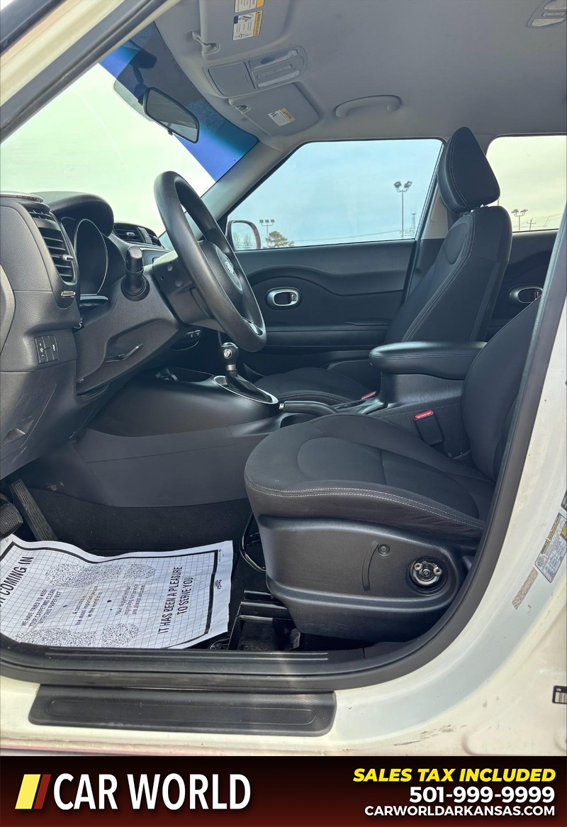 Kia Soul Vehicle Full-screen Gallery Image 13