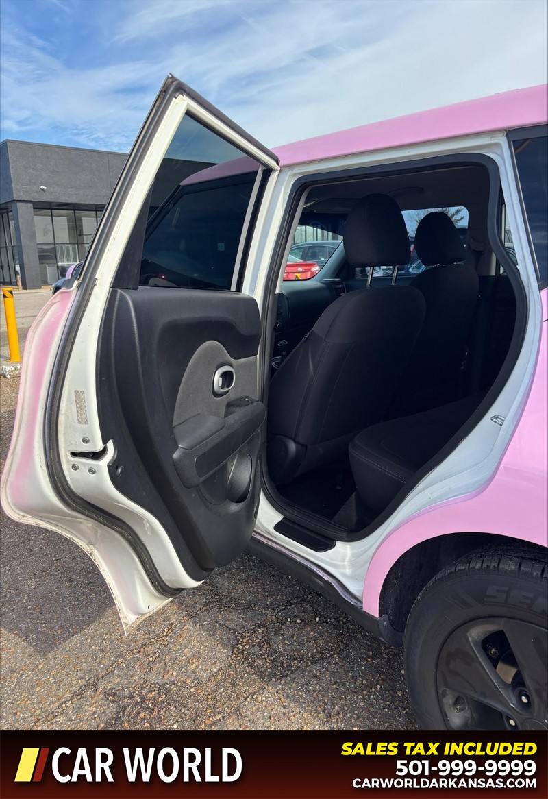 Kia Soul Vehicle Full-screen Gallery Image 14