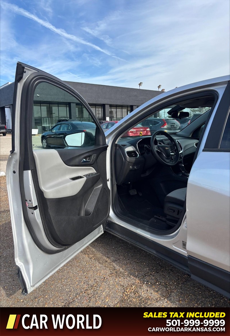 Chevrolet Equinox Vehicle Full-screen Gallery Image 12