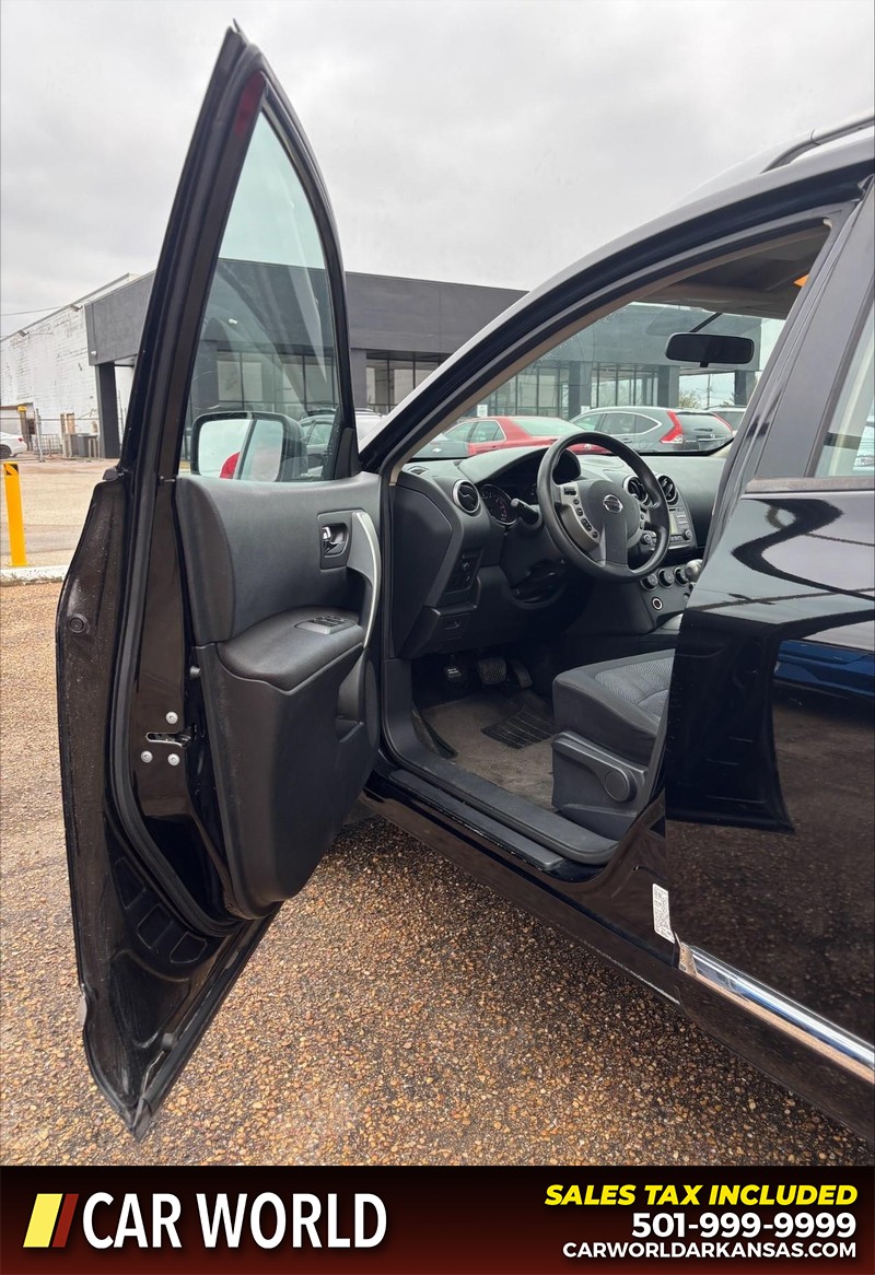 Nissan Rogue Select Vehicle Full-screen Gallery Image 12