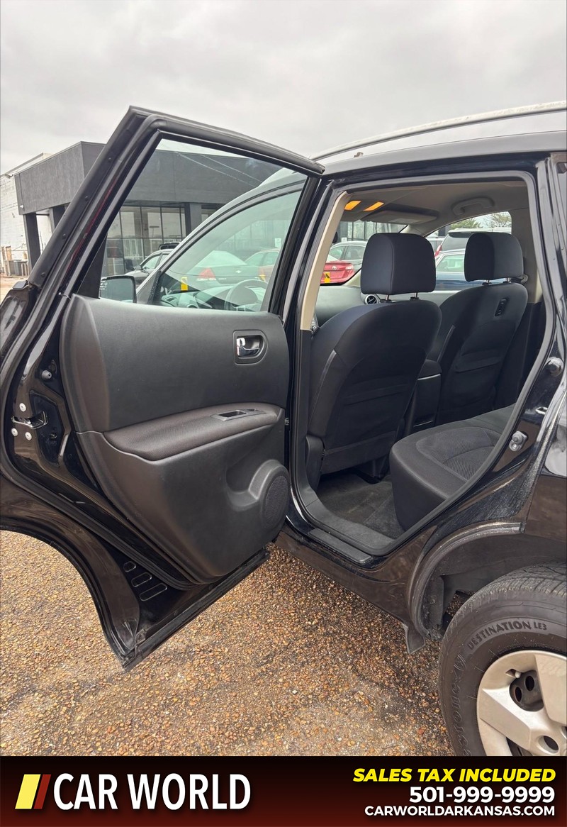 Nissan Rogue Select Vehicle Full-screen Gallery Image 13