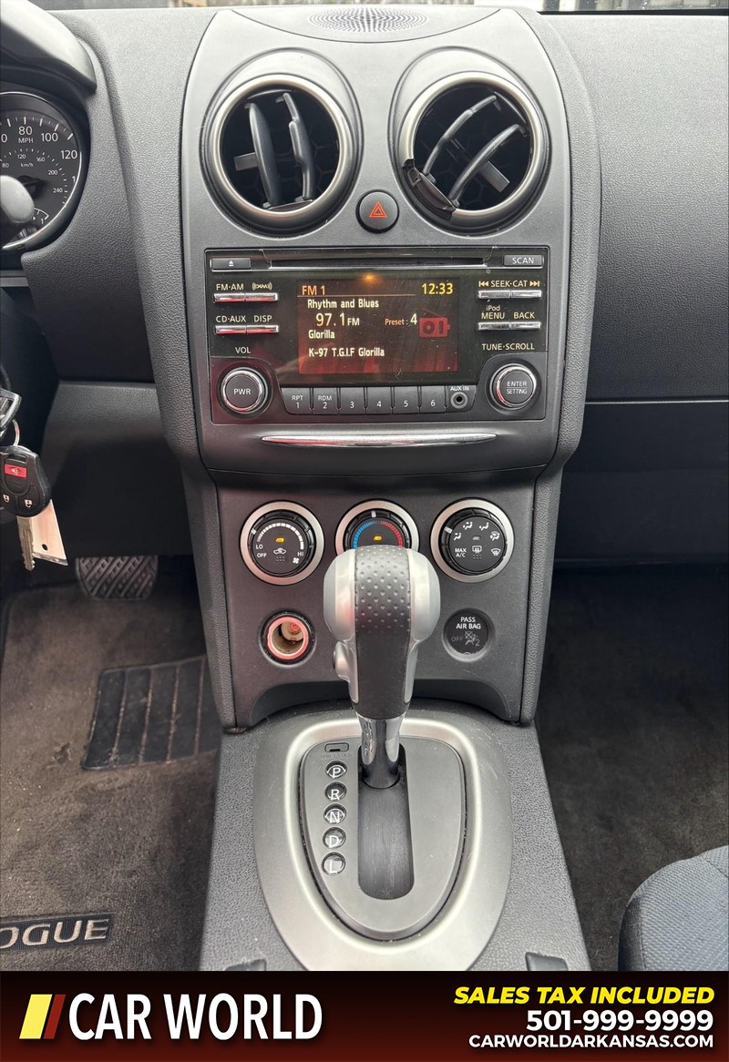 Nissan Rogue Select Vehicle Full-screen Gallery Image 16