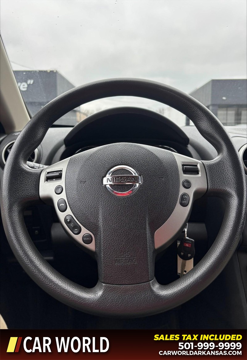 Nissan Rogue Select Vehicle Full-screen Gallery Image 18