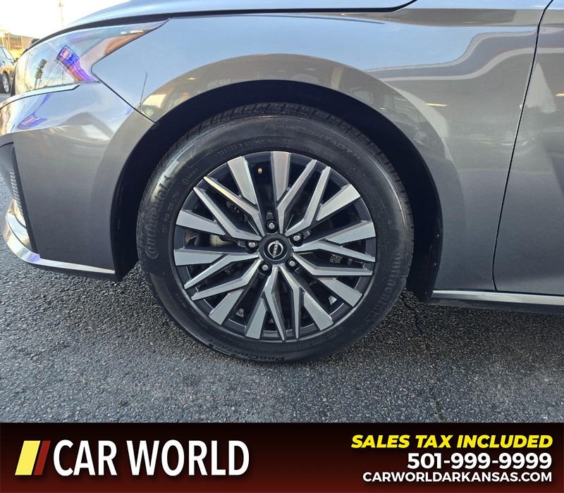 Nissan Altima Vehicle Full-screen Gallery Image 6