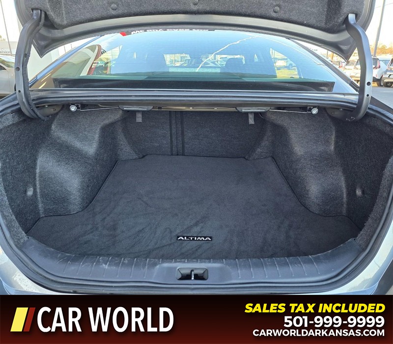 Nissan Altima Vehicle Full-screen Gallery Image 13