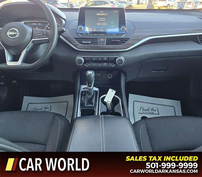 Nissan Altima Vehicle Full-screen Gallery Image 18