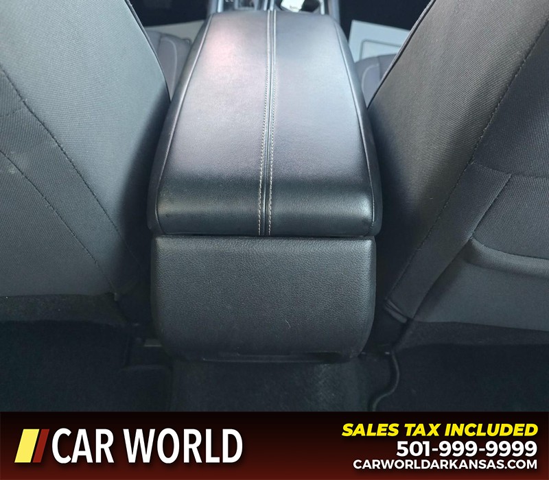 Nissan Altima Vehicle Full-screen Gallery Image 19