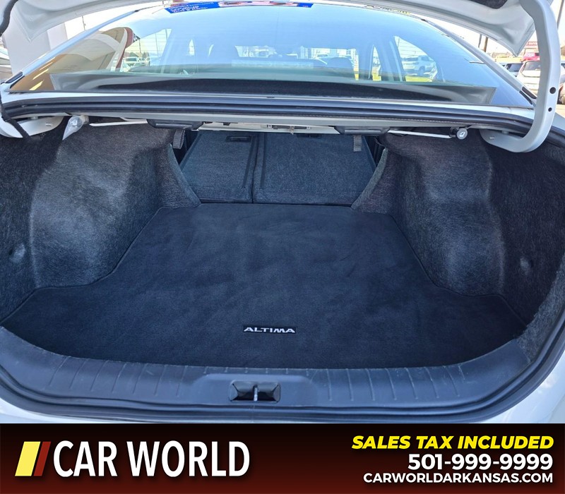 Nissan Altima Vehicle Full-screen Gallery Image 14
