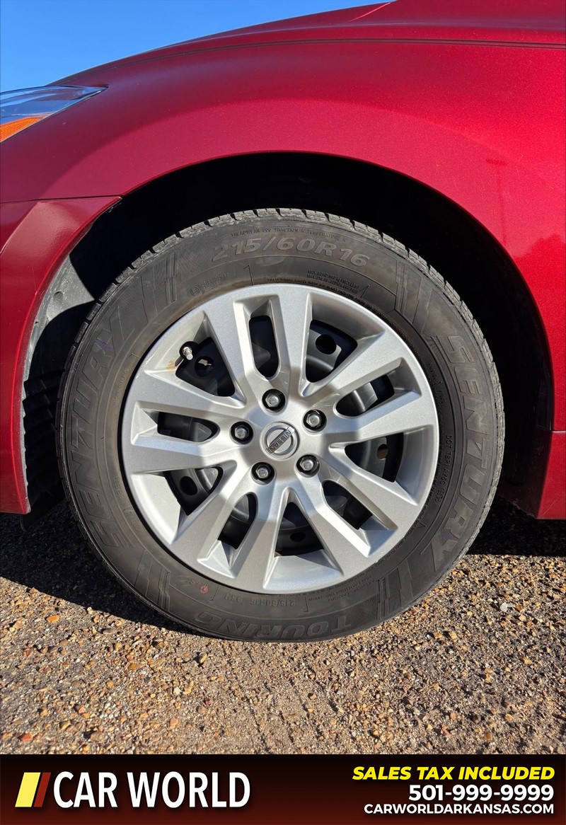 Nissan Altima Vehicle Full-screen Gallery Image 11