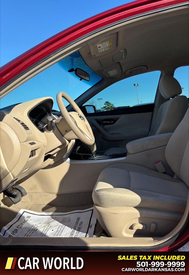 Nissan Altima Vehicle Full-screen Gallery Image 13