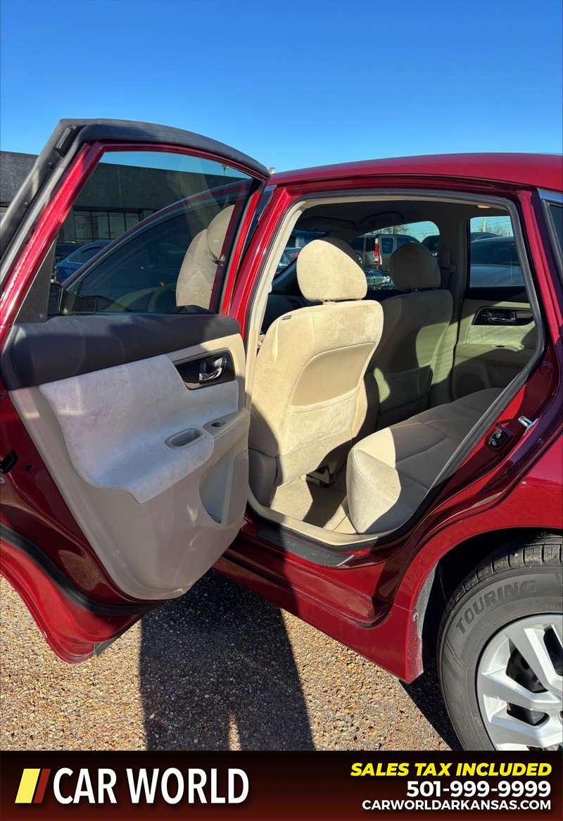 Nissan Altima Vehicle Full-screen Gallery Image 14