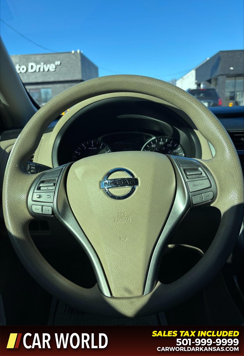 Nissan Altima Vehicle Full-screen Gallery Image 18