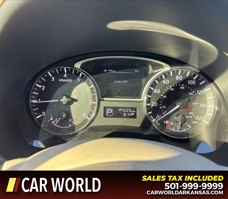 Nissan Altima Vehicle Full-screen Gallery Image 19