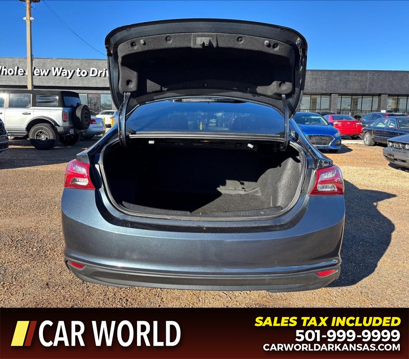 Chevrolet Malibu Vehicle Full-screen Gallery Image 5