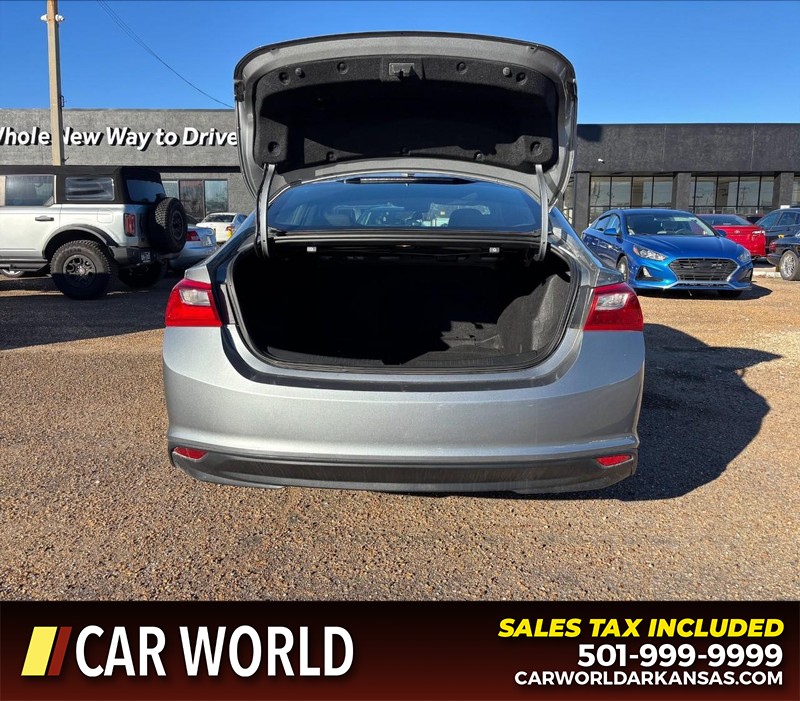 Chevrolet Malibu Vehicle Full-screen Gallery Image 5