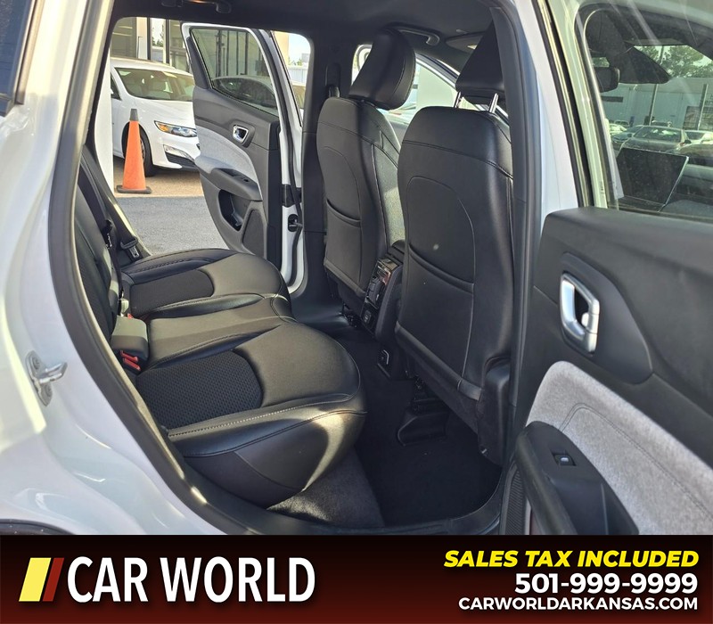 Jeep Compass Vehicle Full-screen Gallery Image 12