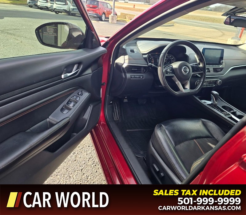 Nissan Altima Vehicle Full-screen Gallery Image 7