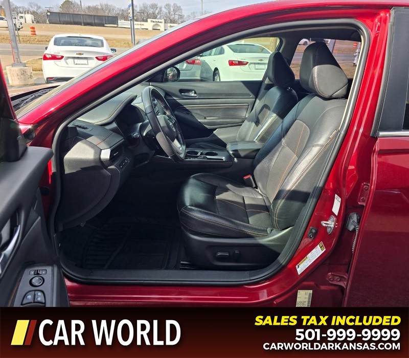 Nissan Altima Vehicle Full-screen Gallery Image 8