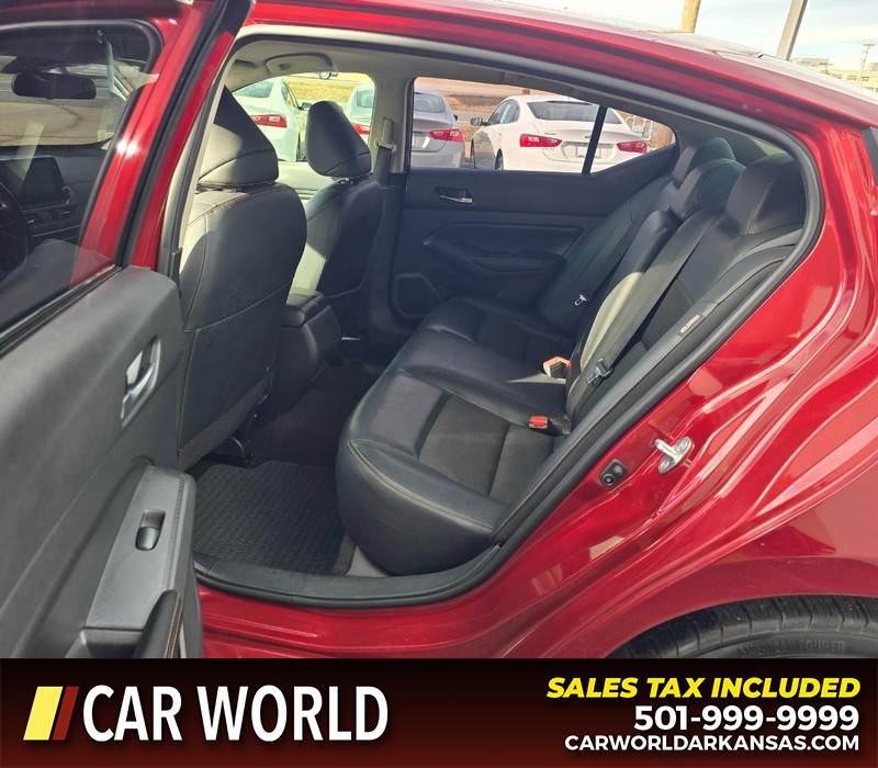 Nissan Altima Vehicle Full-screen Gallery Image 10