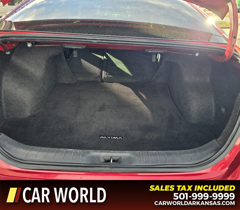 Nissan Altima Vehicle Full-screen Gallery Image 14