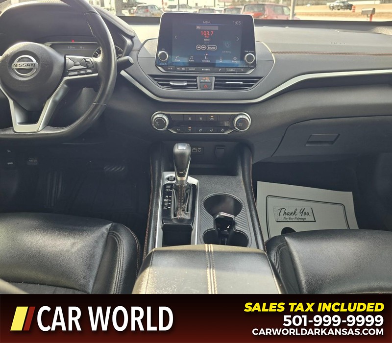 Nissan Altima Vehicle Full-screen Gallery Image 18