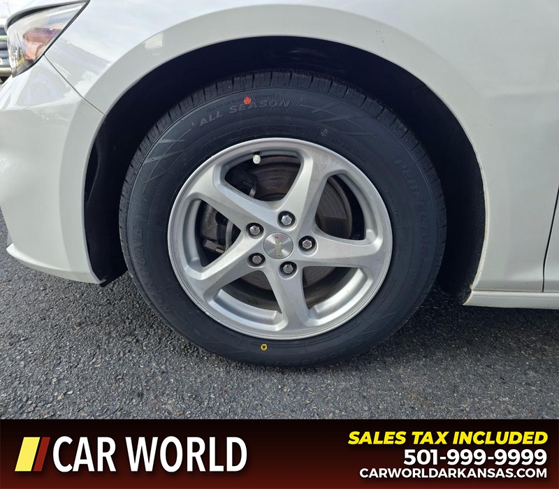 Chevrolet Malibu Vehicle Full-screen Gallery Image 6