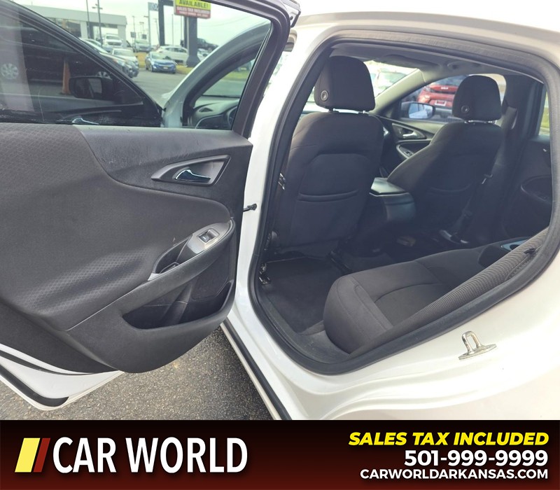 Chevrolet Malibu Vehicle Full-screen Gallery Image 9