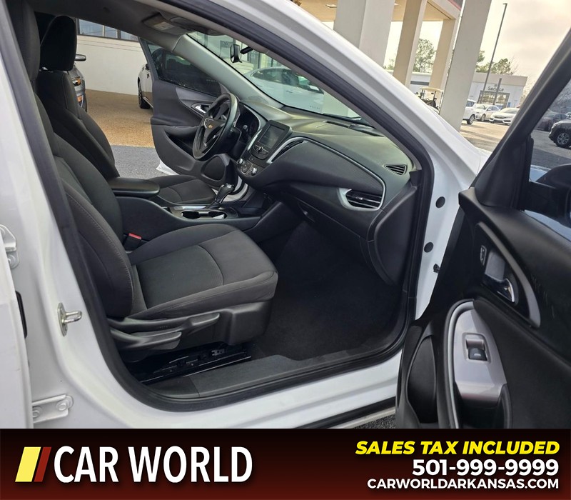 Chevrolet Malibu Vehicle Full-screen Gallery Image 11