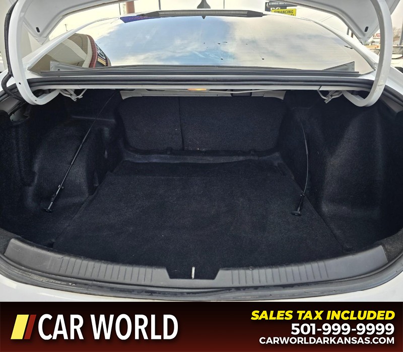 Chevrolet Malibu Vehicle Full-screen Gallery Image 13