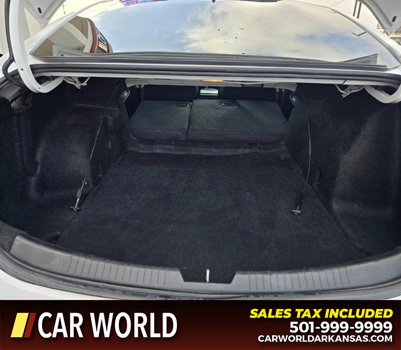 Chevrolet Malibu Vehicle Full-screen Gallery Image 14