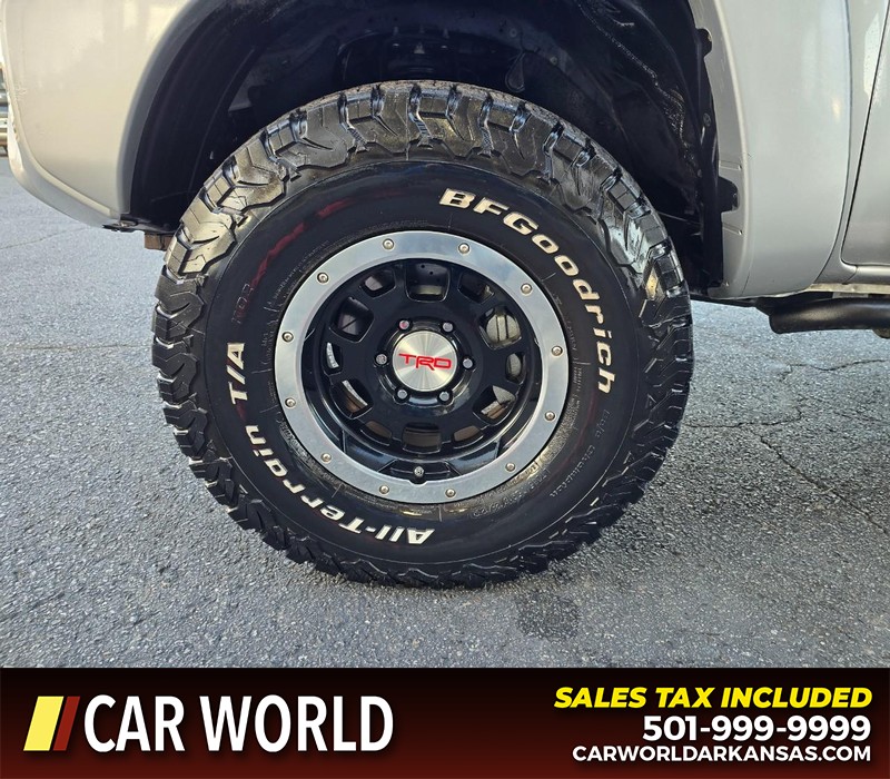 Toyota Tacoma Vehicle Full-screen Gallery Image 6