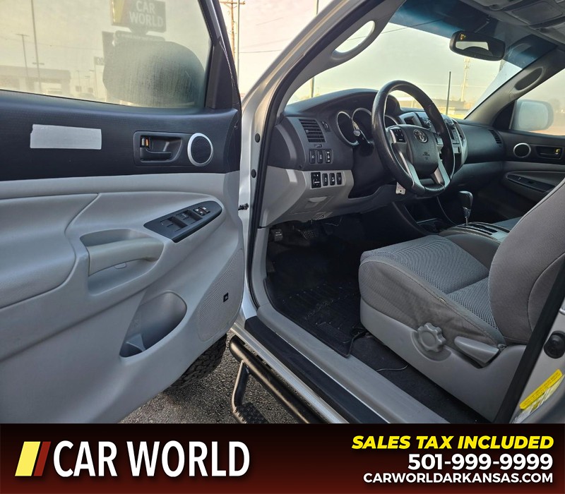 Toyota Tacoma Vehicle Full-screen Gallery Image 7