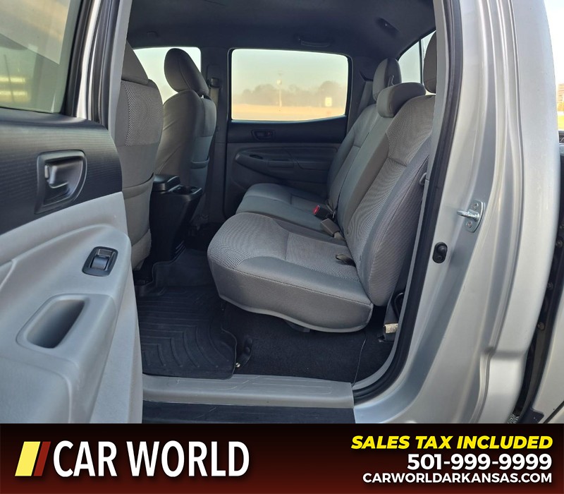 Toyota Tacoma Vehicle Full-screen Gallery Image 10