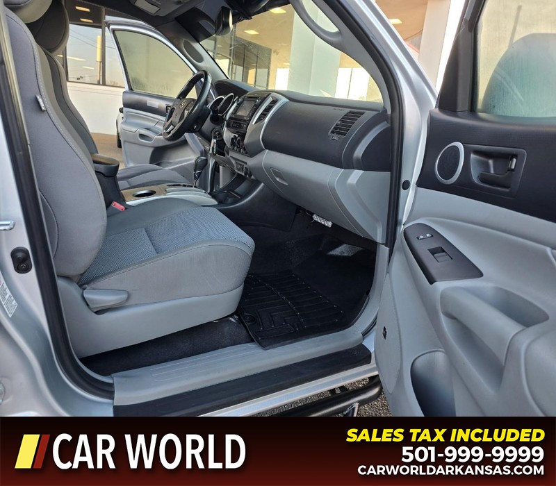 Toyota Tacoma Vehicle Full-screen Gallery Image 12