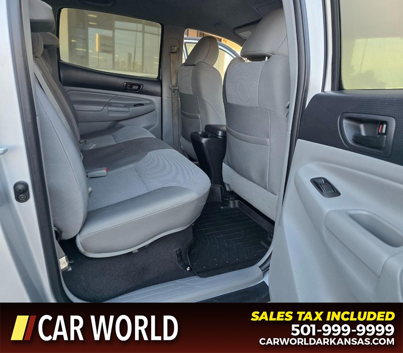 Toyota Tacoma Vehicle Full-screen Gallery Image 13