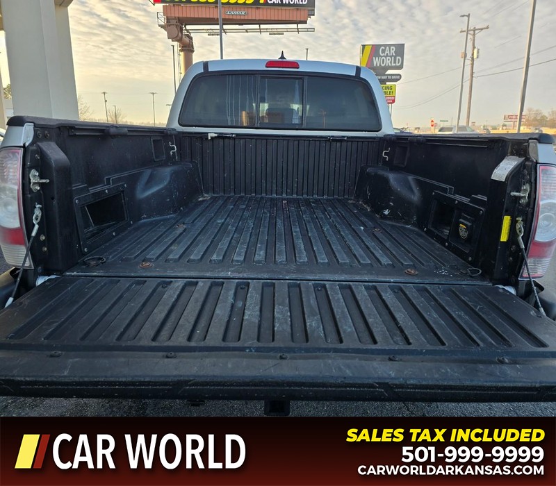 Toyota Tacoma Vehicle Full-screen Gallery Image 14